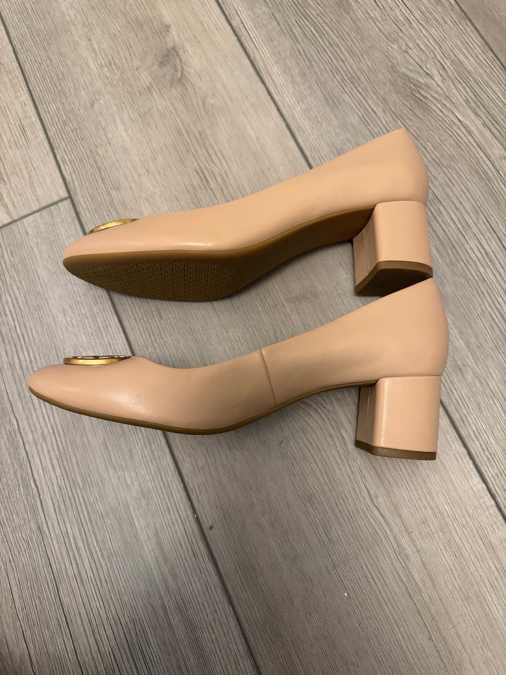 Tory Burch Nude Leather Logo Ballet Flats with Gold Emblem - Picture 2 of 3